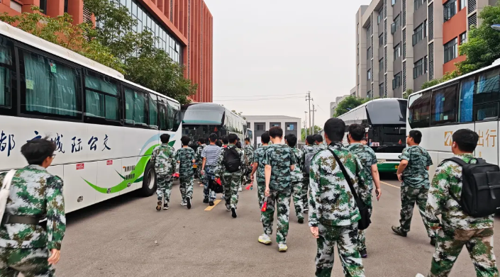 都市城際公交：高效完成華東交通大學(xué)2025級(jí)新生開學(xué)典禮運(yùn)輸保障任務(wù)