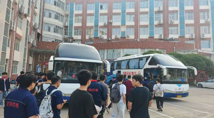 生產(chǎn)經(jīng)營 || 都市城際公交：開通江西交院至贛江新區(qū)雙智賦能中心定制直通車